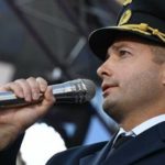 Пилот севшего в поле самолета вернулся к работе